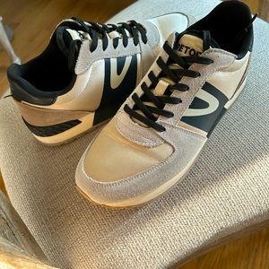 Womens TRETORN Loyola lace up sneaker.
